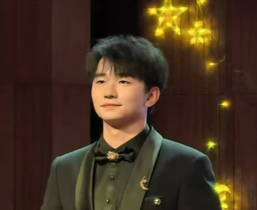 队员郝一鸣照片
